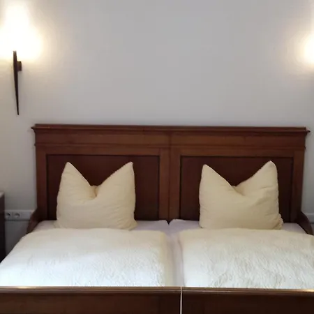 Fachwerk-hotel Eisenbart 호텔 3*