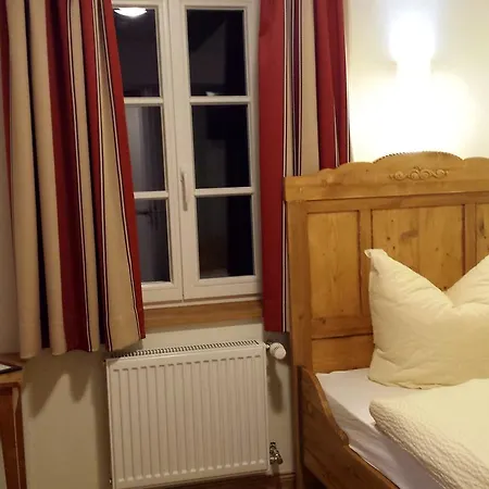 Fachwerk-hotel Eisenbart מלון 3*