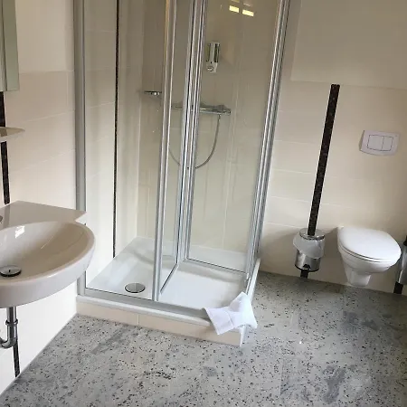 Fachwerk-hotel Eisenbart מלון 3*